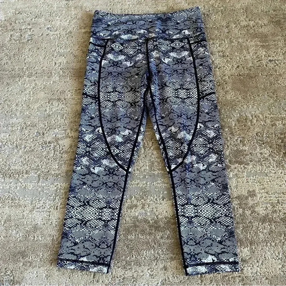 Zyia Active Light n Tight Cobra Metallic Thigh Pocket Black White Leggings: 6-8 - Picture 2 of 11